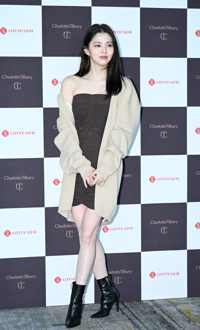 ミステリアスな妖艶美女 韓国女優ハン ソヒの最新ファッション35連発 Elle エル デジタル