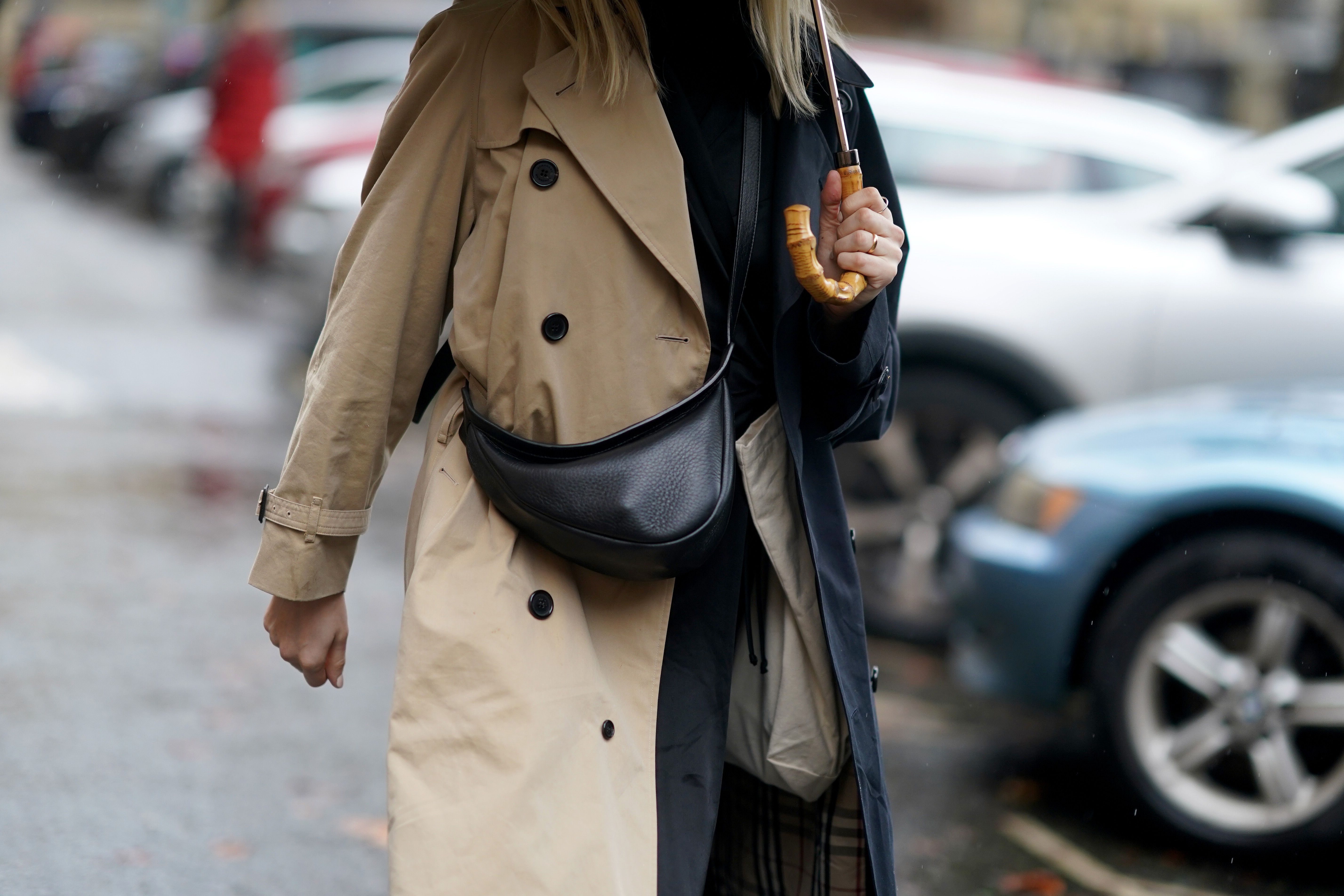gucci fanny pack over shoulder