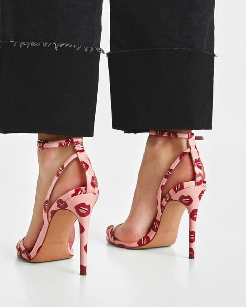 Estampado de besos en las sandalias de Zara - Esta primavera vas a querer las más 'pop' de Zara