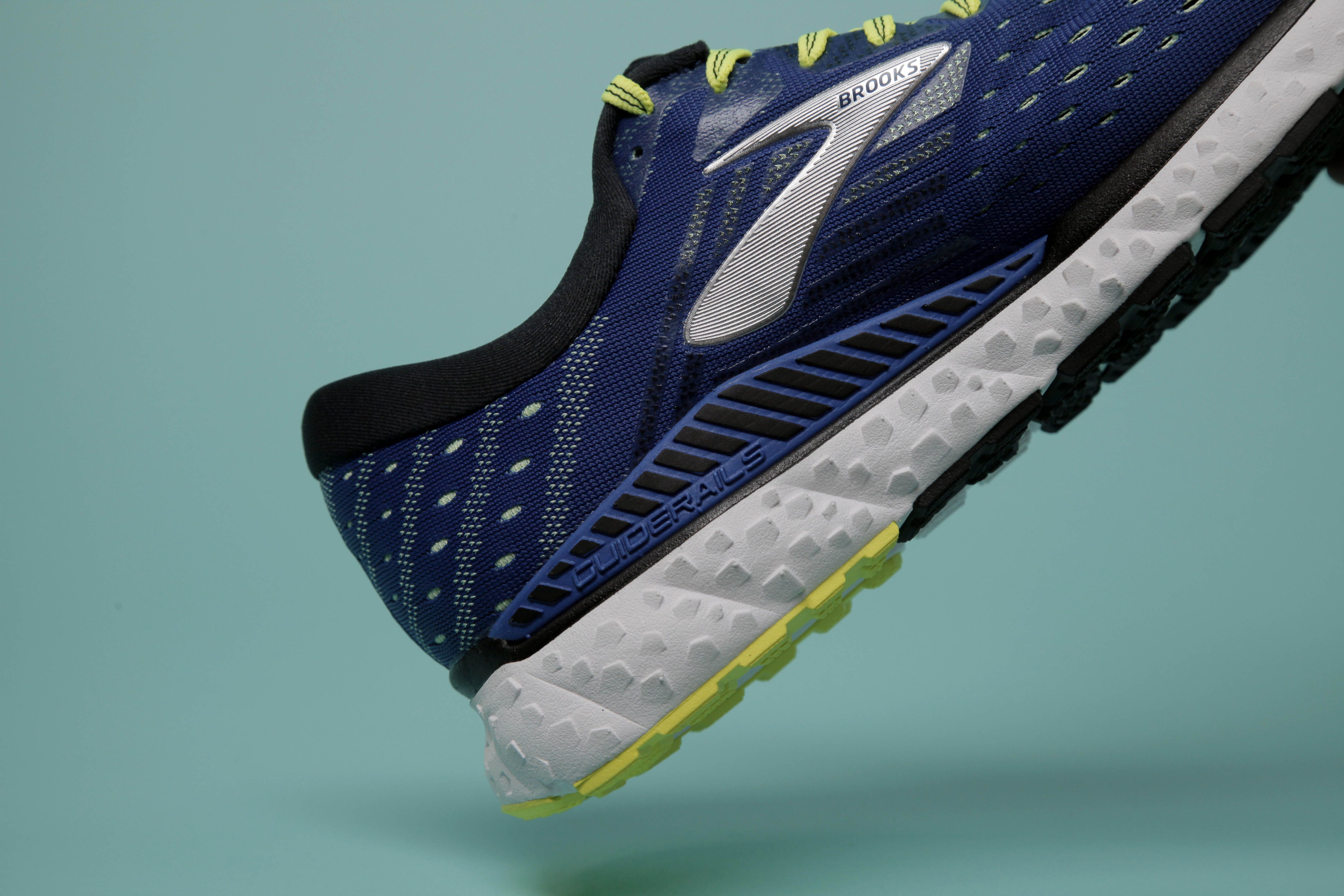 shoes similar to brooks transcend