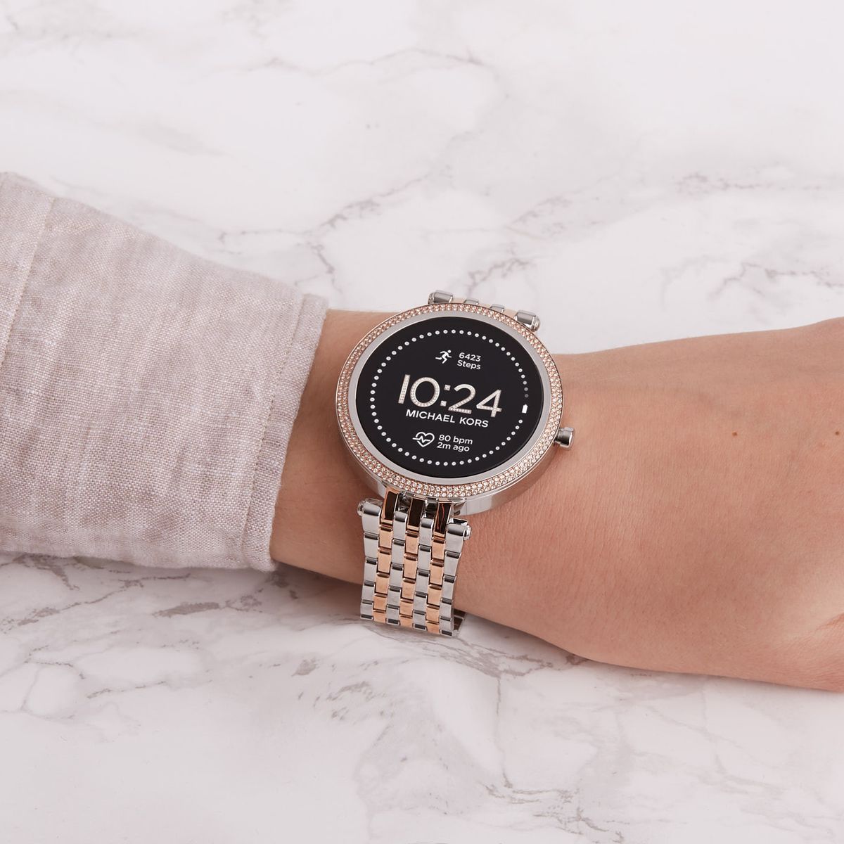 Este reloj de Michael Kors es perfecto para contar pasos... ¡y además está  un 30% más barato!