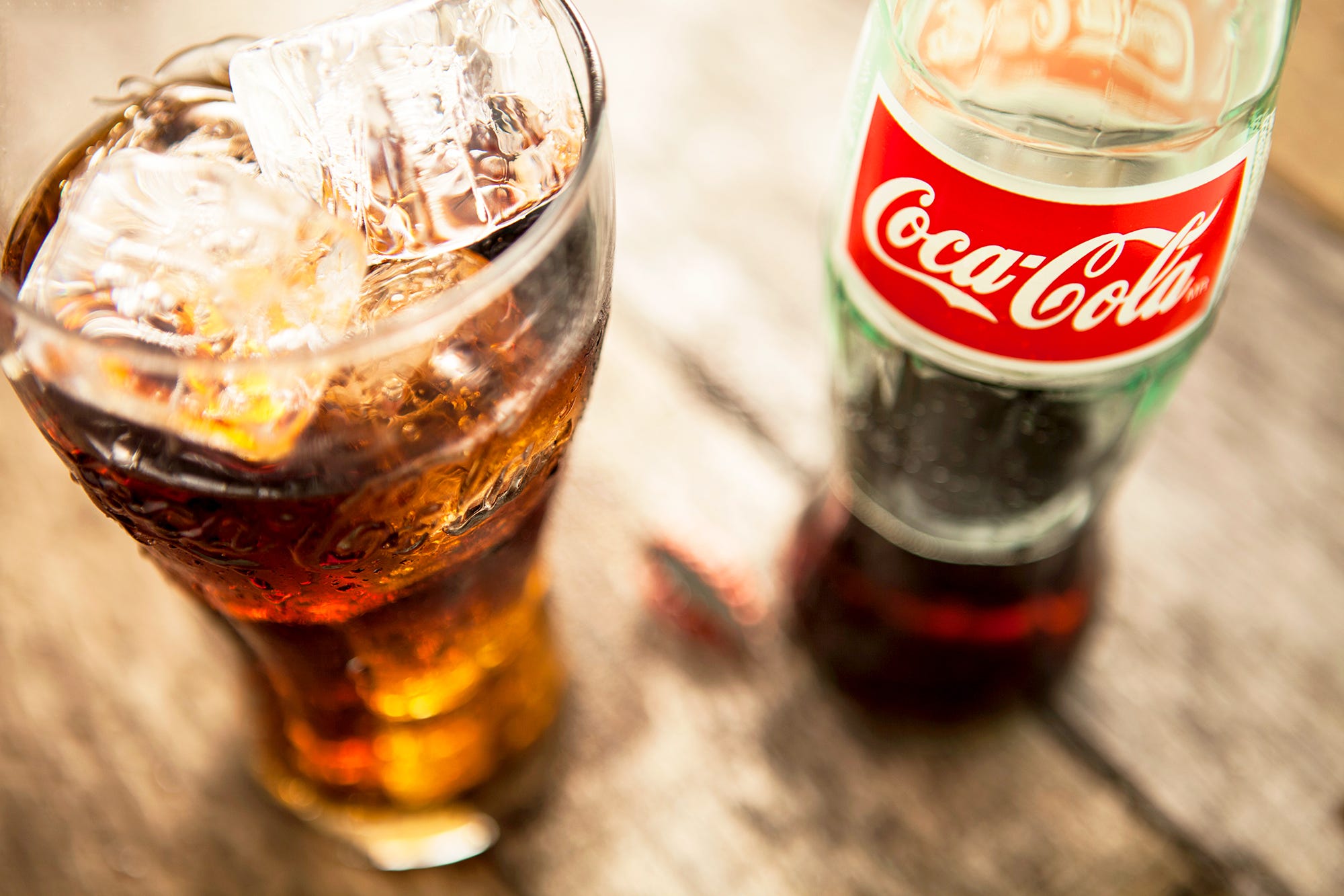 Drik, Cola, Alkoholholdig drik, Destilleret drik, Sodavand, Coca-cola, Likør, Kulsyreholdige sodavand, Ikke-alkoholholdig drik, Ølglas, 