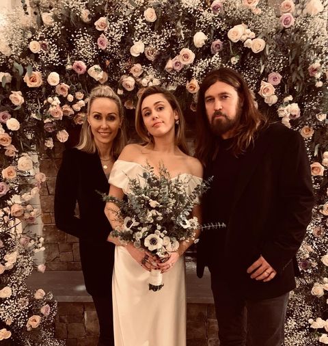 Miley Cyrus se inspiró en la boda de sus padres, Billy Ray y Tish para hacer la suya.