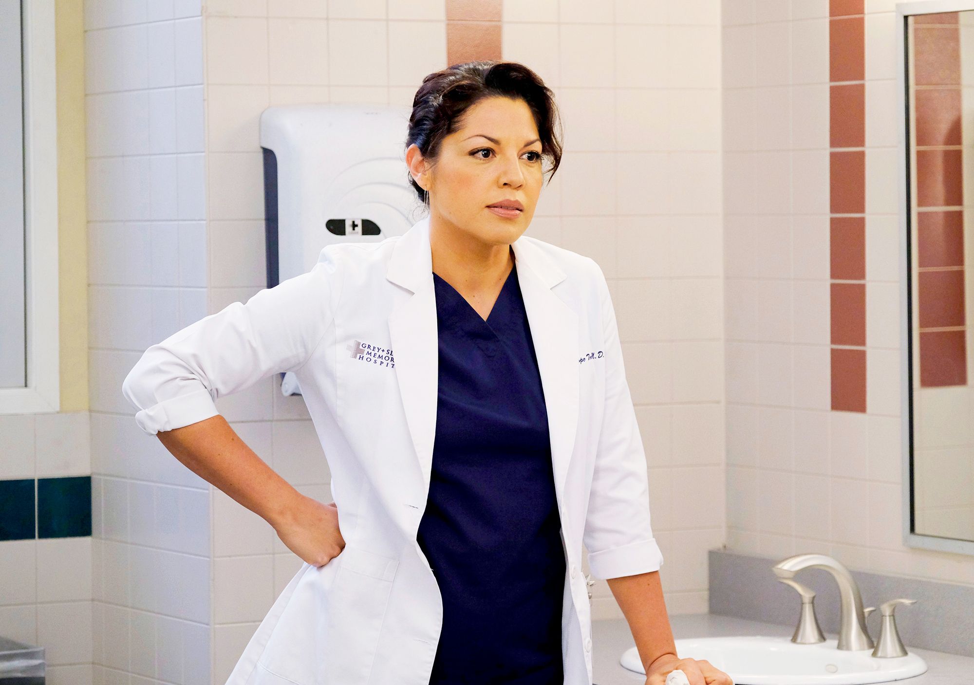 Sara Ramirez Hints She S Could Come Back To Grey S Anatomy As Dr Callie Torres