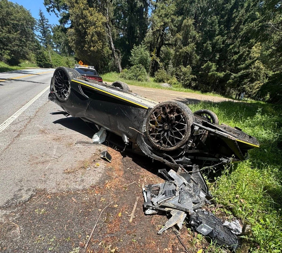 Watch This Cop Car Bulldoze an Upside-Down Lamborghini Off the Road After a Crash