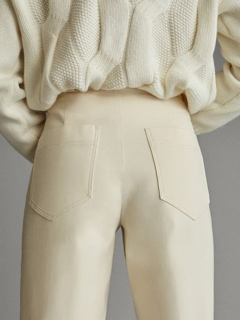 flotante Galleta Galaxia Esta vez no te quedes sin el pantalón blanco de pinzas más famoso de los  inviernos de Massimo Dutti