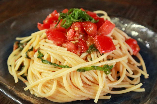 夏バテ予防に 茹でて和えるだけ 梅と大葉のさっぱりパスタ