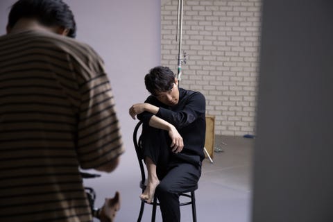 星野源がエルに初登場 カバー ファッションポートレート撮影のバックステージに潜入