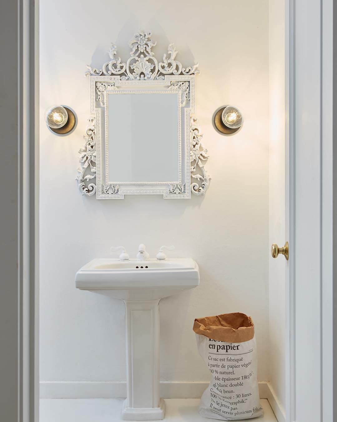 18 Bathroom Decorating Ideas on a Budget   Chic and Affordable ...