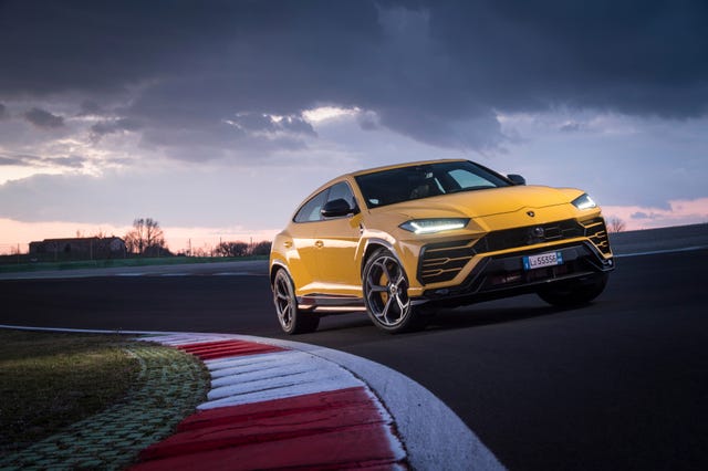 modello lamborghini urusdata ggmmaa 18042018occasione   evento lamborghini urus lancio dinamicodynamic launch a vallelunga romainquadratura 34 anterioreparticolaricolore giallo augetipo di fotografia statica in pistanome fotografo tom saltliberatoria diritti editorialinoten telaiosoggetto