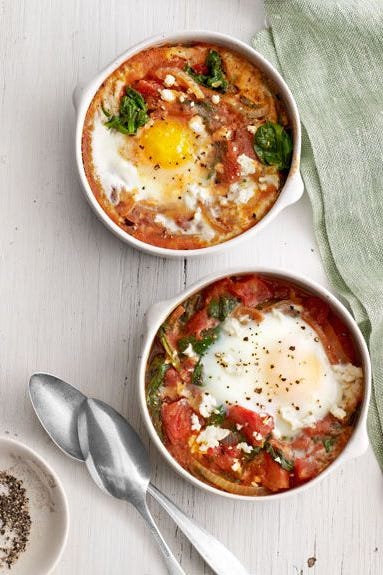baked eggs with spinach and tomato