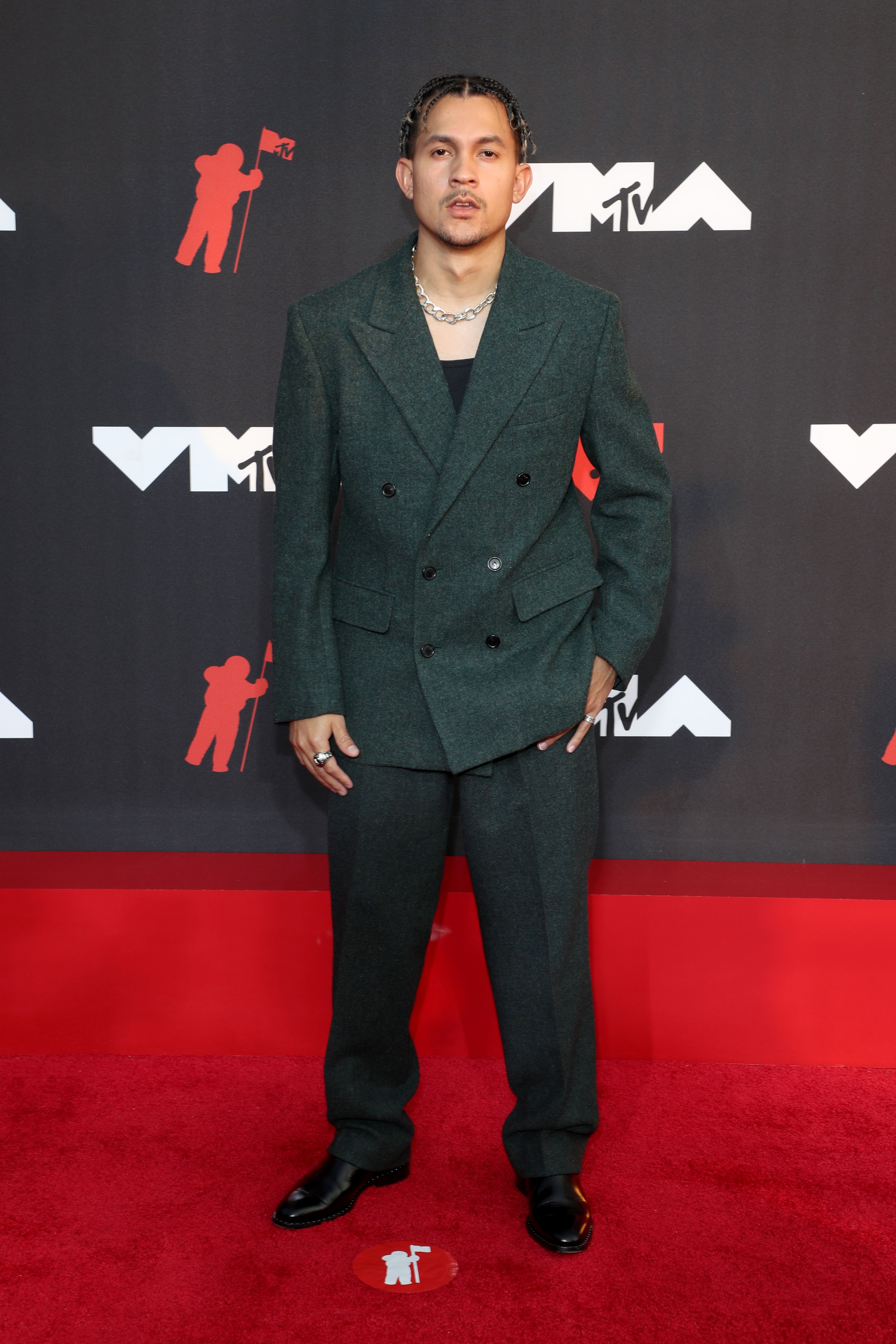 See All Of The Most Outrageous Fashion Looks From The 21 Vmas Red Carpet