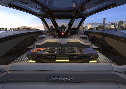 Lo último de Lamborghini tiene 2000 CV y vuela sobre el agua