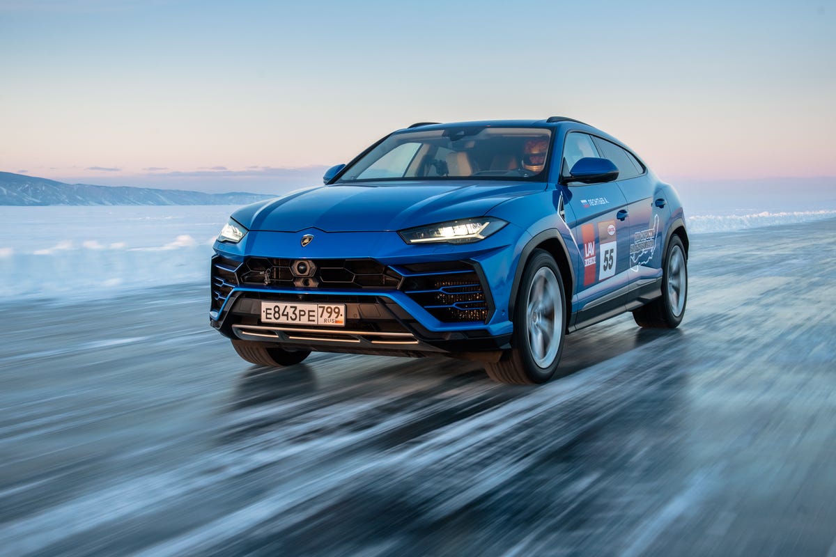 A 298 km/h sobre un lago: El Lamborghini Urus firma un récord de velocidad  en hielo