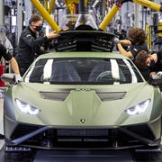 lamborghini huracan assembly line