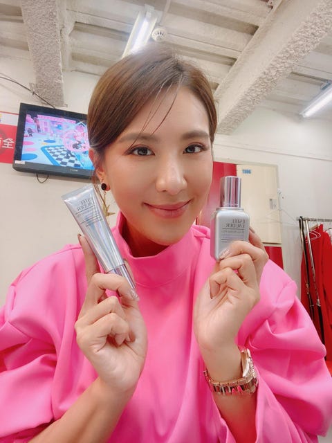 Skin, Face, Pink, Lip, Eyebrow, Beauty, Cheek, Material property, Hand, Finger, Skin, Face, Pink, Lip, Eyebrow, Beauty, Cheek, Material property, Hand, Finger,