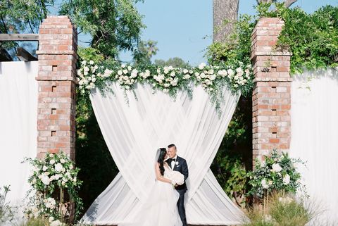 15 Amazing Wedding Altar Ideas And Ceremony Backdrops