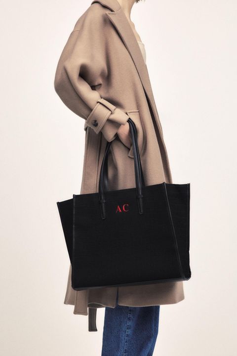 bolso shopper clásico de Zara personalizable con iniciales