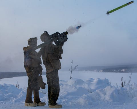 lance cpl dayton a rojas left and lance cpl japree i rhett ، مدفعي الدفاع الجوي على ارتفاع منخفض مع كتيبة الدفاع الجوي الثانية على ارتفاع منخفض ، مجموعة المراقبة الجوية البحرية 28 ، أطلق صاروخ fim 92 stinger أثناء مناورة القيادة الشمالية الأمريكية ، حافة القطب الشمالي 20 في Fort greely ، ألاسكا ، 4 مارس 2020 ، تمكن ae20 مشاة البحرية من التعرف بسرعة على التهديدات في القطب الشمالي ، والاستجابة بسرعة وفعالية ، وتشكيل الأمن للتخفيف من التهديدات المستقبلية لنا فيلق مشاة البحرية بواسطة lance cpl elias e pimentel iii lance cpl dayton a rojas left and lance cpl japree i rhett ، مدفعي الدفاع الجوي على ارتفاع منخفض مع كتيبة الدفاع الجوي الثانية على ارتفاع منخفض ، مجموعة المراقبة الجوية البحرية 28 ، أطلق صاروخ fim 92 stinger أثناء مناورة القيادة الشمالية الأمريكية ، حافة القطب الشمالي 20 في Fort greely ، ألاسكا ، 4 مارس 2020 ، تمكن ae20 مشاة البحرية من التعرف بسرعة على التهديدات في القطب الشمالي ، والاستجابة بسرعة وفعالية ، وتشكيل الأمن للتخفيف من التهديدات المستقبلية لنا فيلق مشاة البحرية بواسطة lance cpl elias e pimentel iii