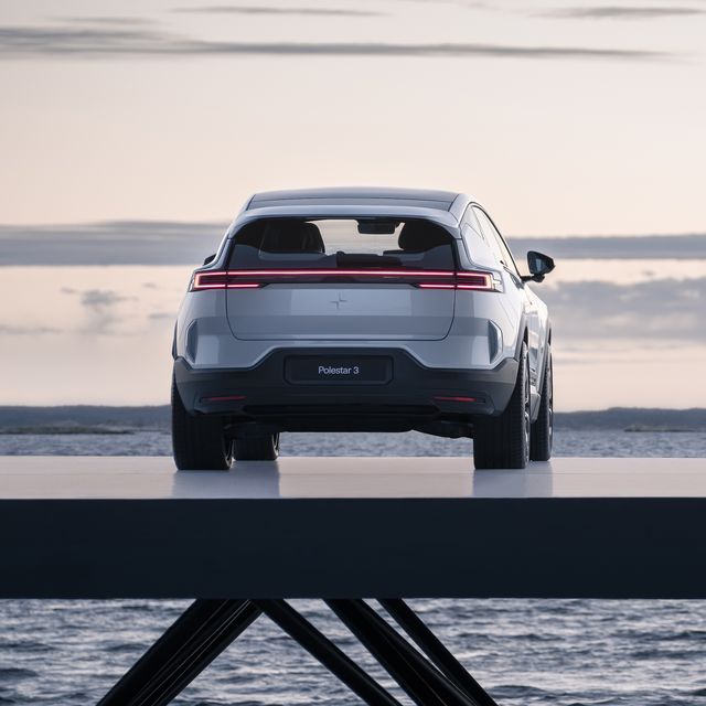 polestar 3 seen from the rear on a platform overlooking the ocean