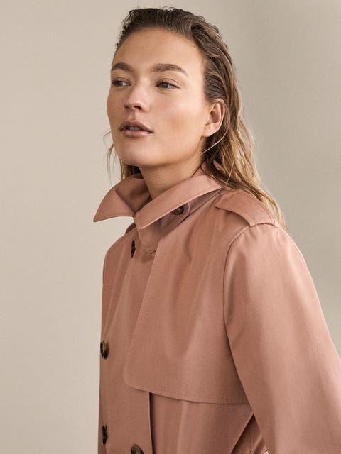 La nueva gabardina rosa de Massimo Dutti es nuestra obsesión esta primavera