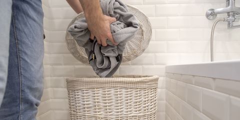 7 things people with spotless bathrooms do every day