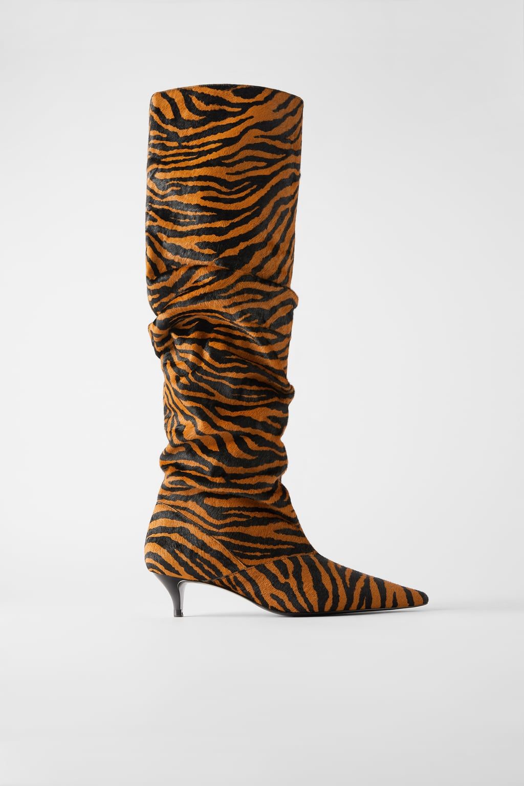 Botas blancas de tendencia con cordones, cowboy y altas Botas blancas de tendencia con cordones, cowboy y altas