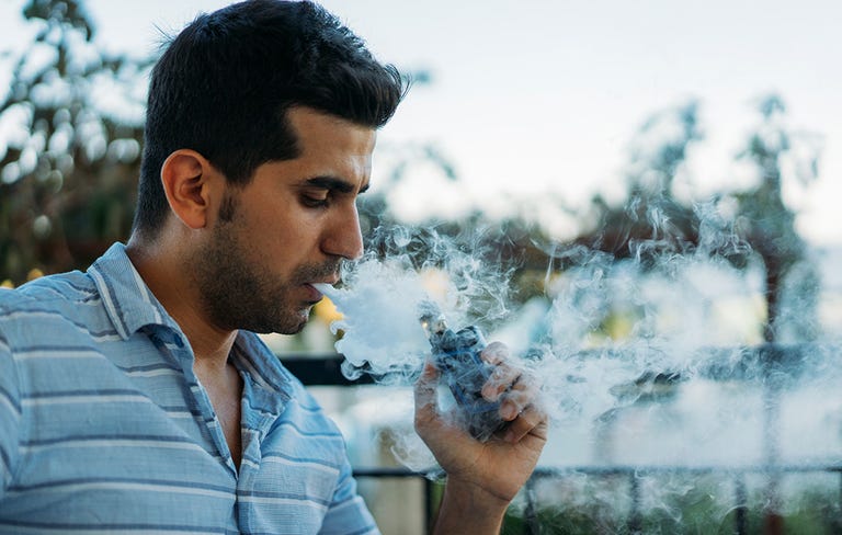 E-cigs still emit second-hand smoke