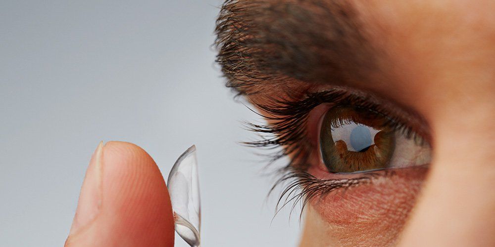 Surgeon Removes 27 Contact Lenses From Womans Eye Mens Health