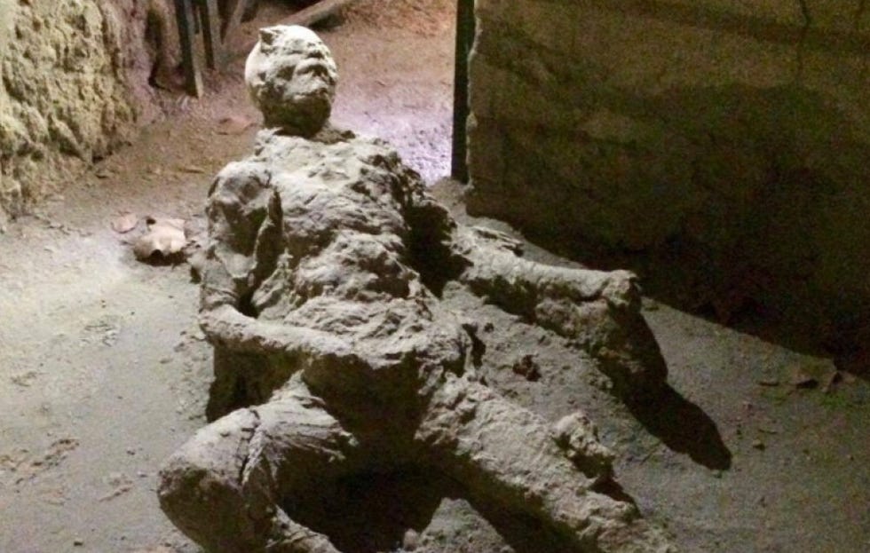 pompeii-man-masturbate-before-volcano-ex