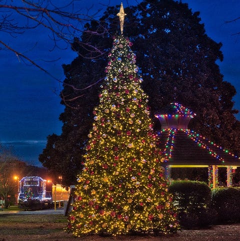 26 Charming Christmas Towns 2020 - Best Christmas Cities in U.S.