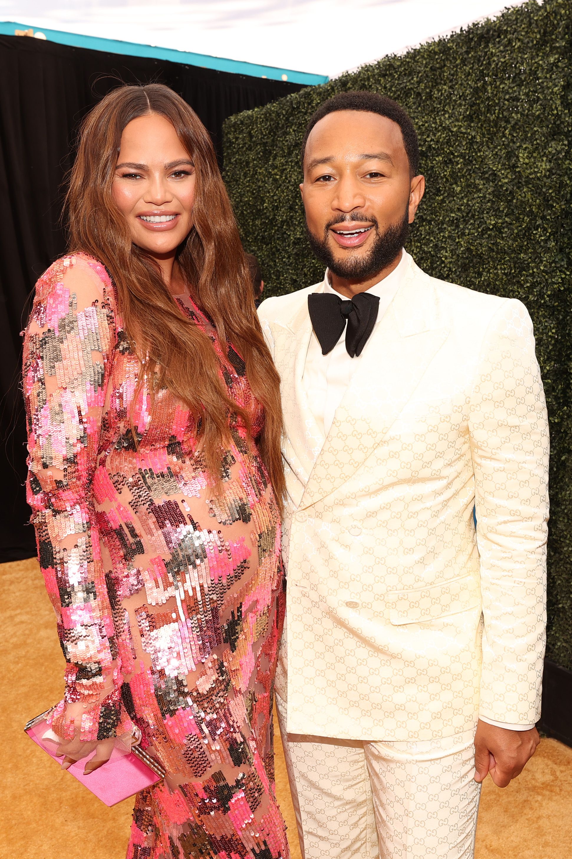 Chrissy Teigen En John Legend Delen Eerste Foto Van Hun Kindje