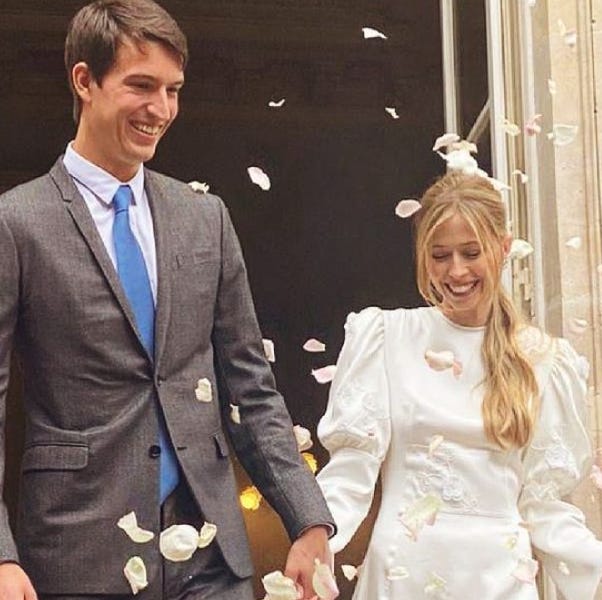 LVMH alexandre arnault結婚了!婚紗、婚戒一次看 lvmh alexandre 穿著西裝藍色領帶,太子妃穿著白色婚紗