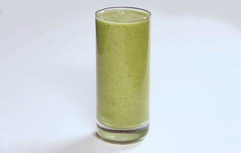 smoothie verde cu pulbere de proteine