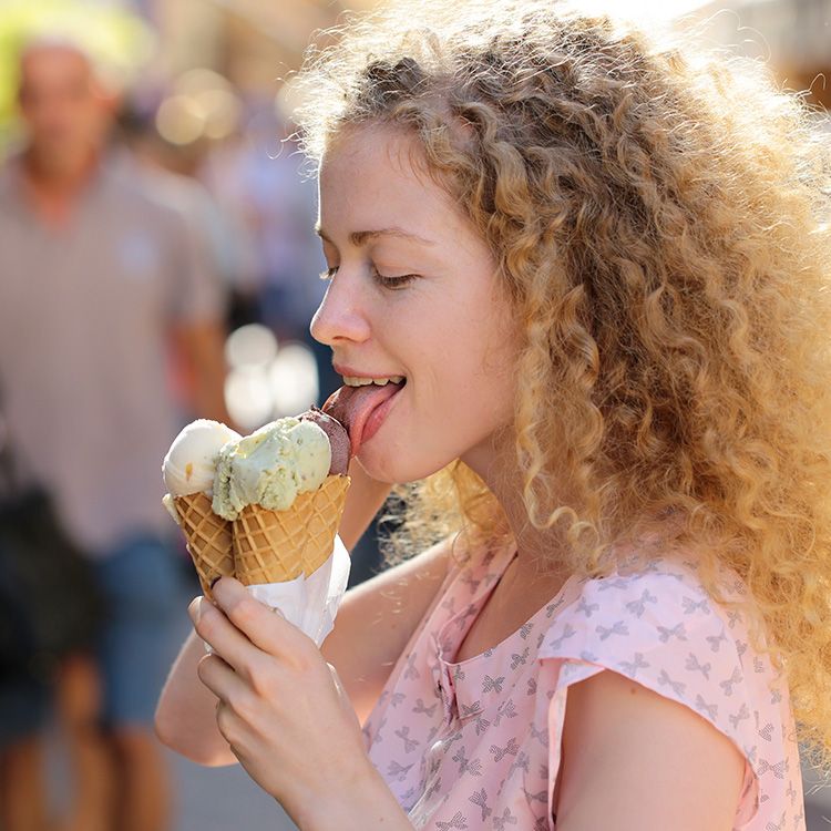Image by Shutterstock Ice Cream Couple Love Women/'s Tee