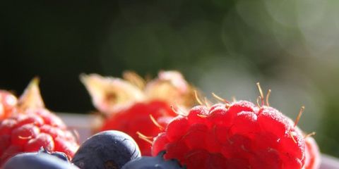 Food, Seedless fruit, Produce, Fruit, Natural foods, Berry, Frutti di bosco, Ingredient, Wine raspberry, Sweetness, 