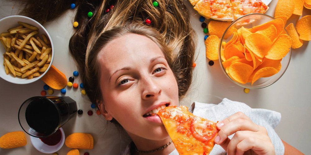 5 Physical Signs Your Eating Habits Need to Change Women