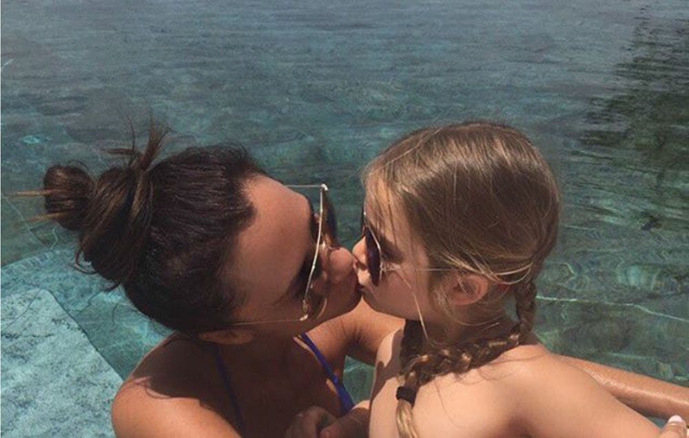 9 Beautiful Photos of People Kissing Their Kids on the