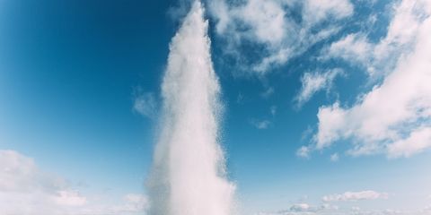 Body of water, Geyser, Sky, Water resources, Water, Sea, Geological phenomenon, Coastal and oceanic landforms, Cloud, Wave, 