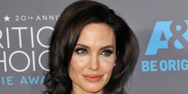 Angelina Jolie Reveals She S Had Her Ovaries Removed