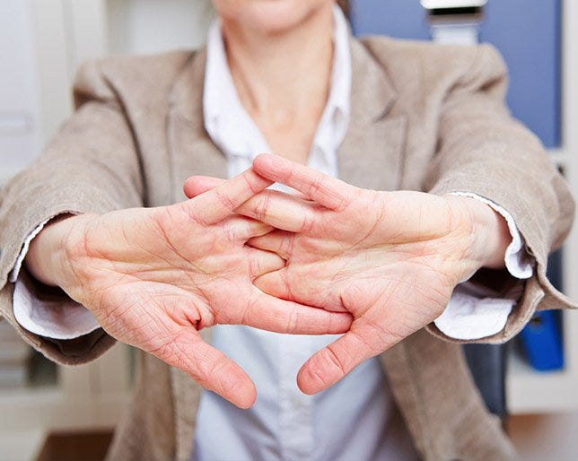 4 Things You Should Know About Cracking Your Knuckles