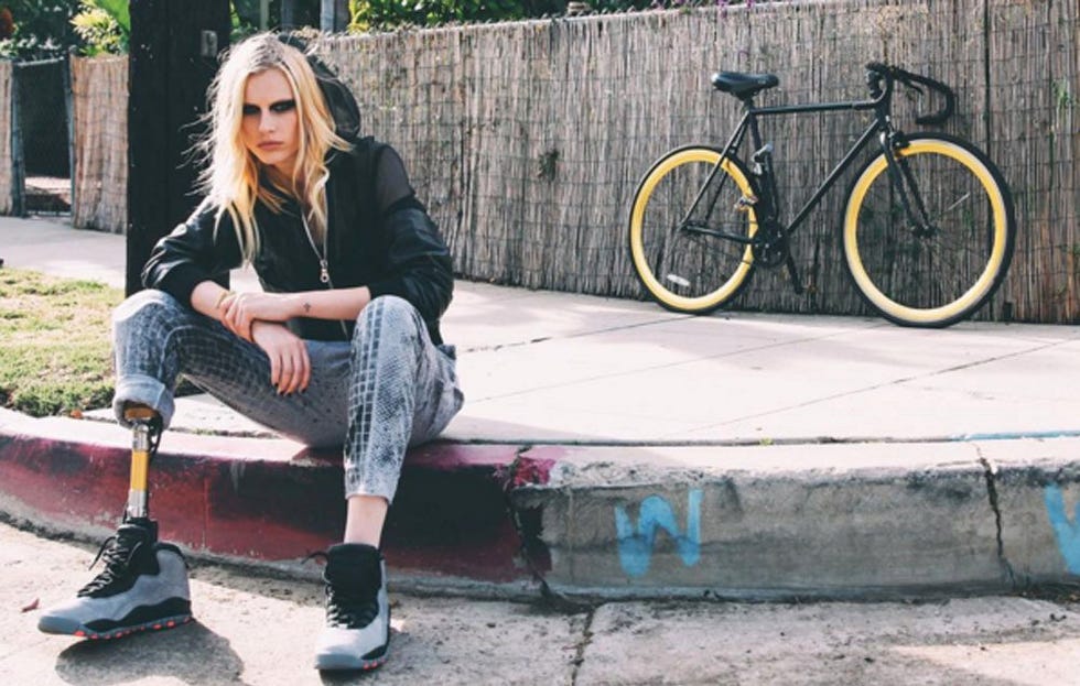 The Model Who Lost Her Leg to Toxic Shock Syndrome Made Her Fashion ...