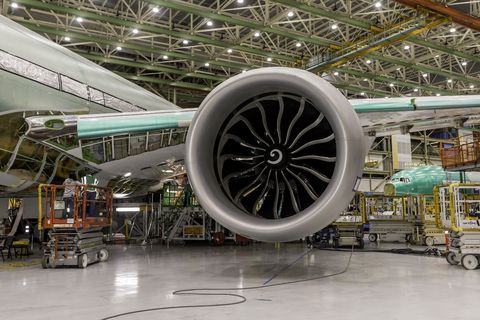 777X Flight Test Engine Install_2