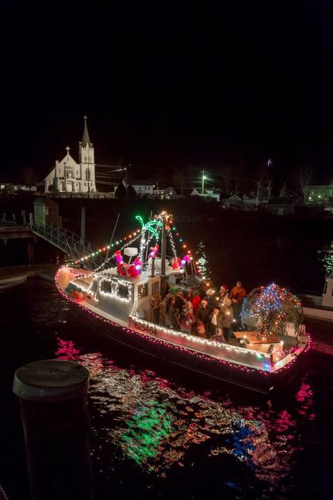 Light, Christmas lights, Night, Boat, Waterway, Water transportation, Vehicle, Christmas, Event, Christmas decoration, 