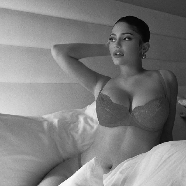 Kylie jenner lingerie photo shoot