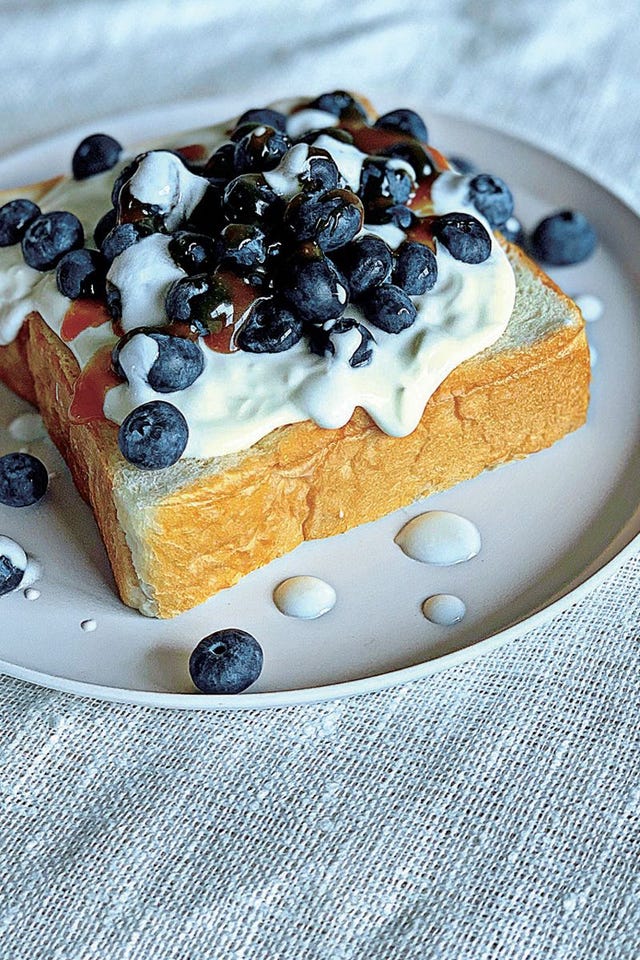 レアチーズケーキ 風 ブルーベリーパン レアチーズケーキ 風 ブルーベリーパン