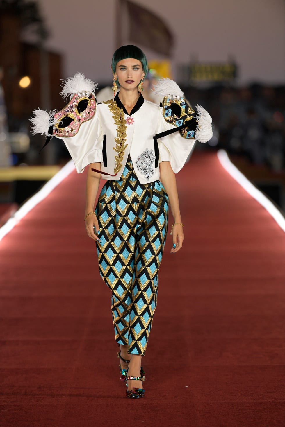 https://hips.hearstapps.com/hmg-prod.s3.amazonaws.com/images/80-altamoda-venezia-2021-1630341507.jpg?crop=1xw:1xh;center,top&resize=980:*
