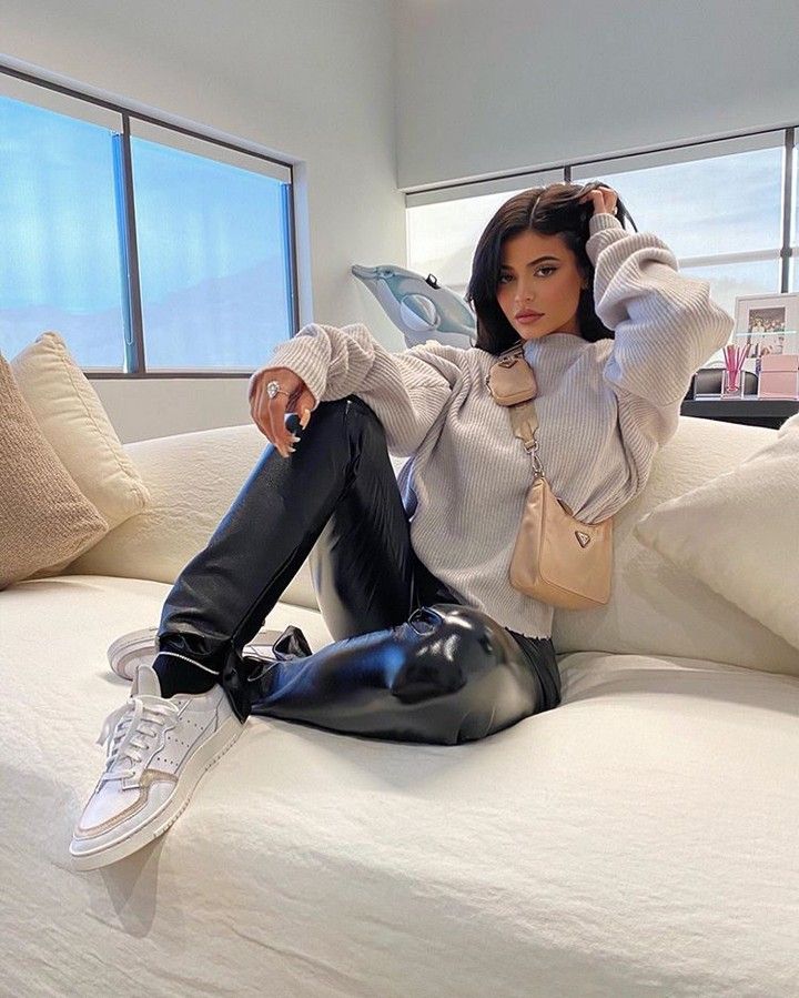Adidas de Kylie Jenner que están 50%