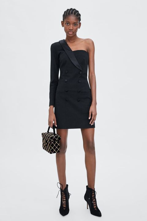 Zara tiene el vestido negro ideal (por menos de 30 euros) lucir estas fiestas - El LBD perfecto está en Zara