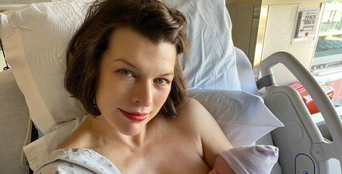 44歳で無事出産 ミラ ジョヴォヴィッチの赤ちゃんが超かわいい